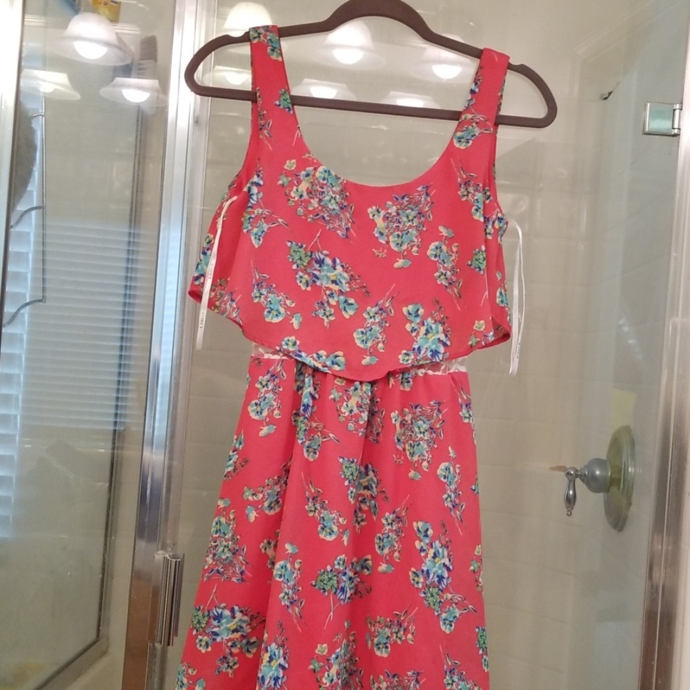 Size 3/4 flower print dress with lace panel.